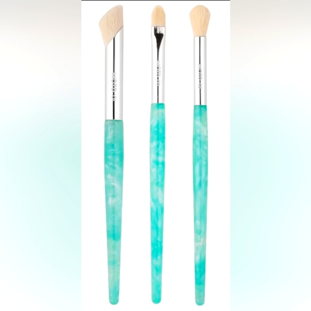 Seas The Day Brush Set In Turquoise